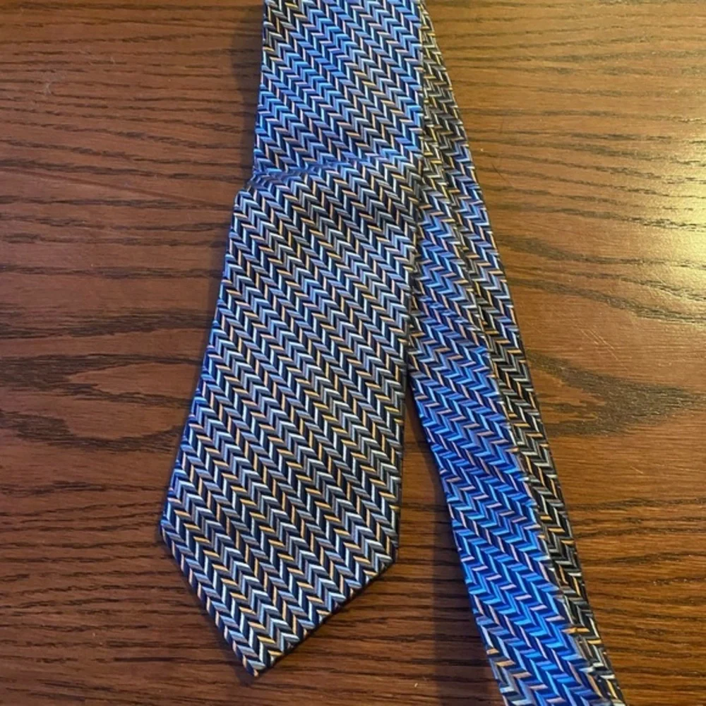 Metropolitan View Classic Tie